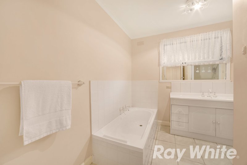 Photo - 3 Sitar Court, Burwood East VIC 3151 - Image 10