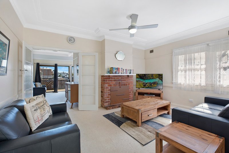 Photo - 3 Smillie Avenue, Terrigal NSW 2260 - Image 2