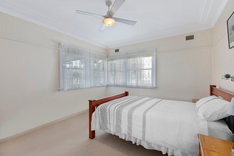 Photo - 3 Smillie Avenue, Terrigal NSW 2260 - Image 5