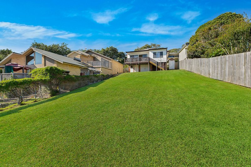 Photo - 3 Smillie Avenue, Terrigal NSW 2260 - Image 9