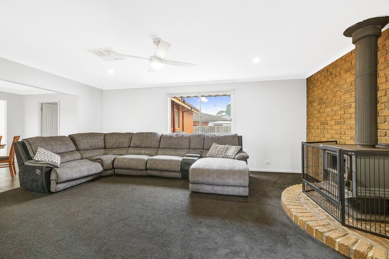 Photo - 3 Snow Court, Darley VIC 3340 - Image 4