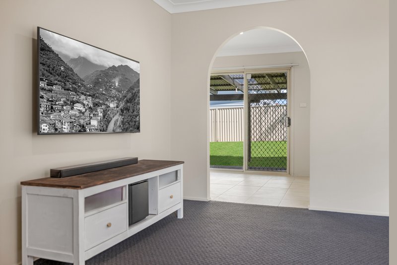 Photo - 3 Sorenson Crescent, Glenmore Park NSW 2745 - Image 4