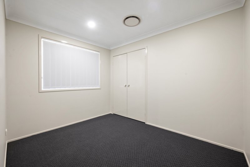 Photo - 3 Sorenson Crescent, Glenmore Park NSW 2745 - Image 10