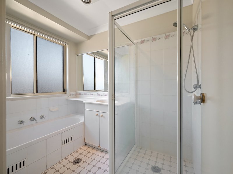 Photo - 3 Sorenson Crescent, Glenmore Park NSW 2745 - Image 11