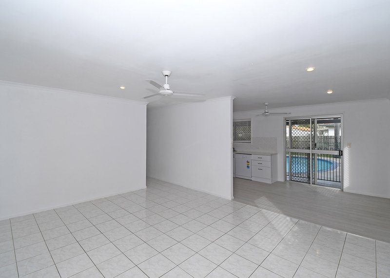 Photo - 3 Southerden Street, Torquay QLD 4655 - Image 7