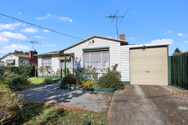 Photo - 3 Spruhan Avenue, Norlane VIC 3214 - Image 2