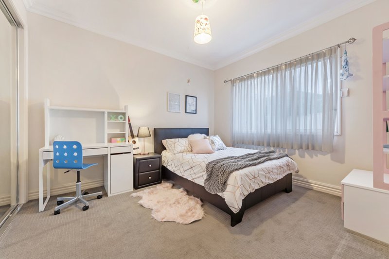 Photo - 3 St Cloud Green, Craigieburn VIC 3064 - Image 11