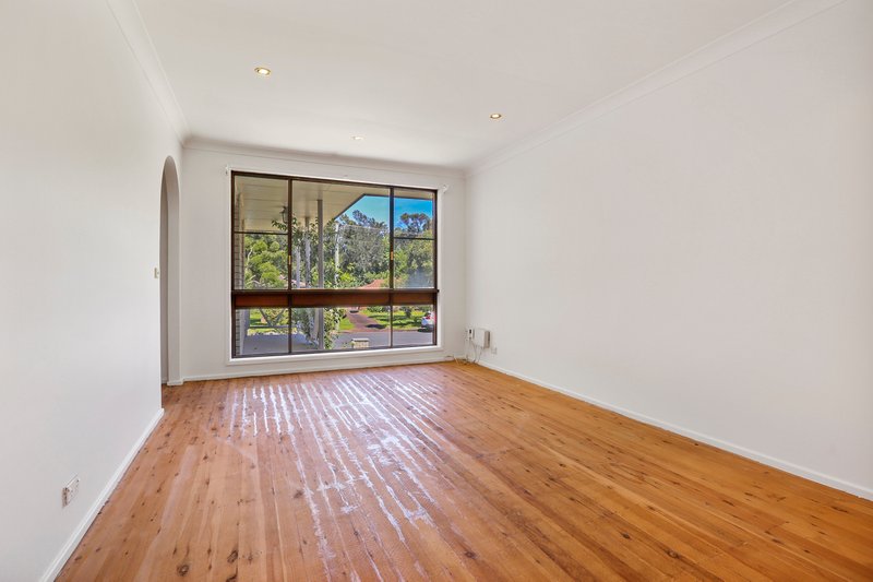 Photo - 3 St James Crescent, Dapto NSW 2530 - Image 3