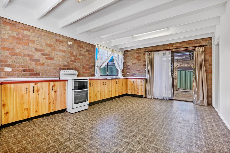 Photo - 3 St James Crescent, Dapto NSW 2530 - Image 5