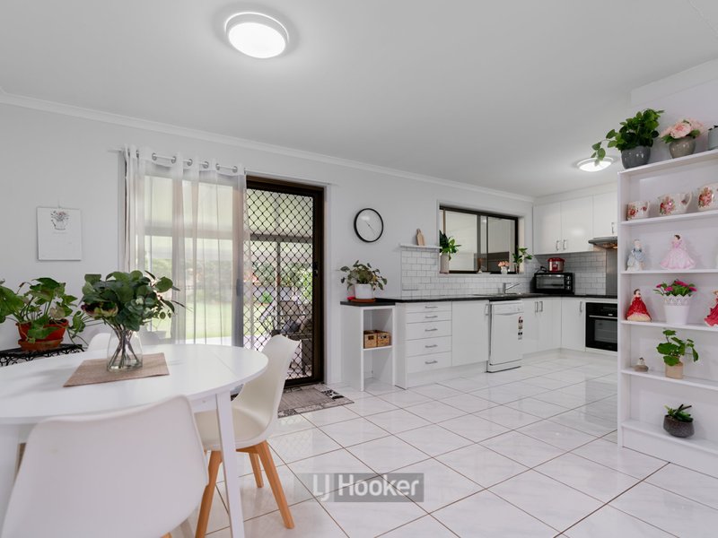 Photo - 3 St Johns Way, Boronia Heights QLD 4124 - Image 3