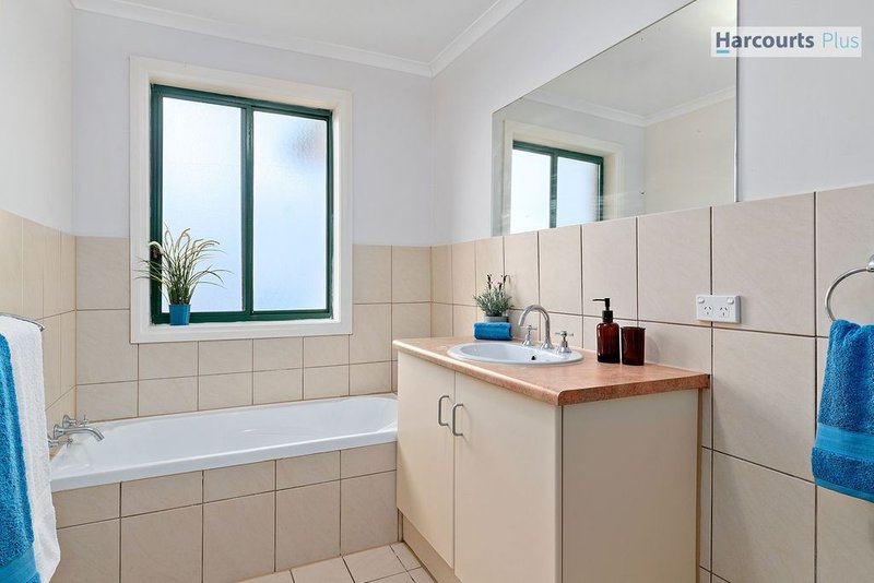 Photo - 3 St Vincents Close, Hallett Cove SA 5158 - Image 7