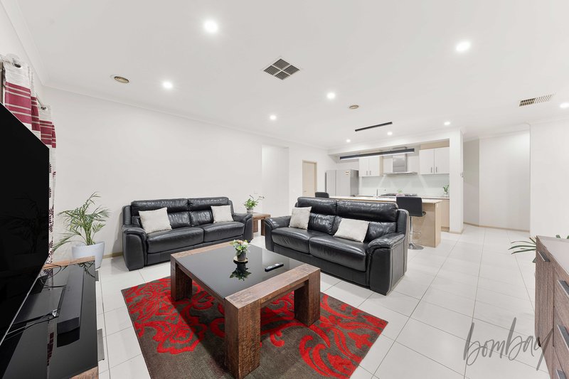 Photo - 3 Stafford Link, Craigieburn VIC 3064 - Image 9