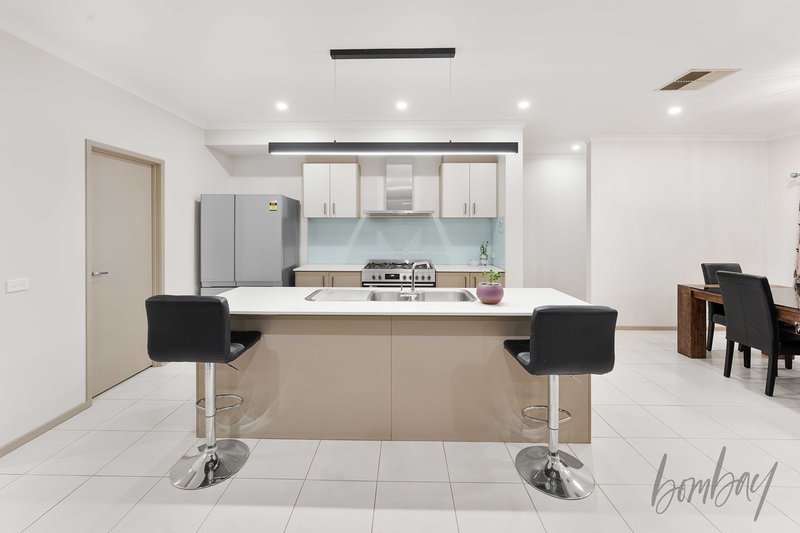 Photo - 3 Stafford Link, Craigieburn VIC 3064 - Image 10