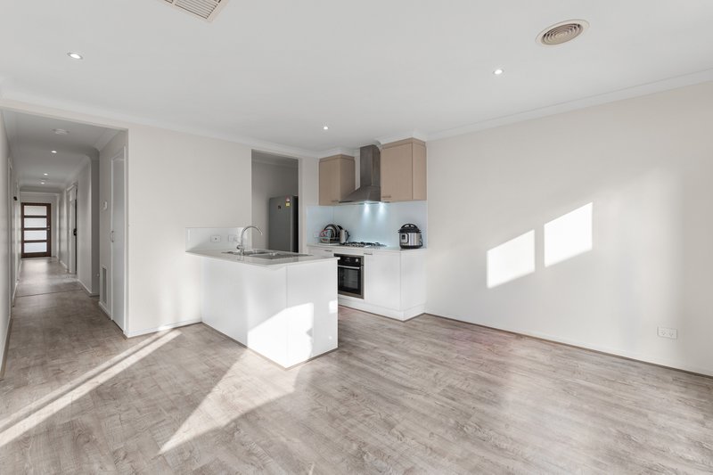 Photo - 3 Stilford Street, South Morang VIC 3752 - Image 2