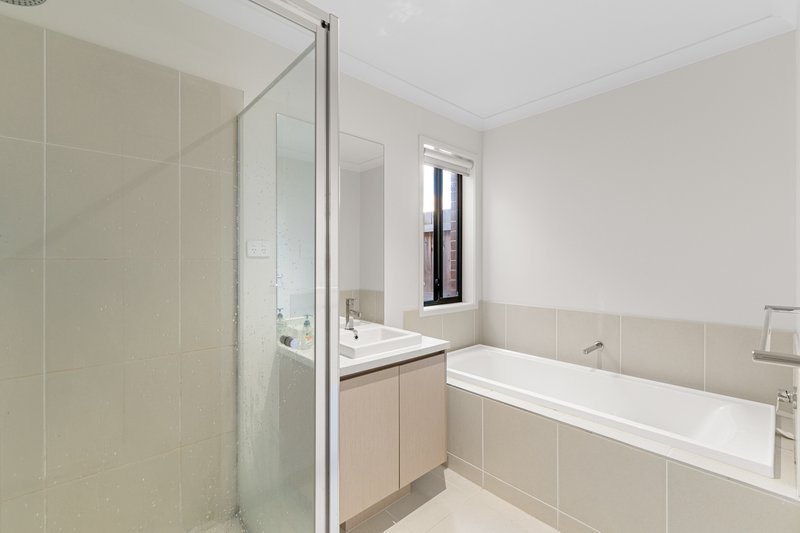 Photo - 3 Stilford Street, South Morang VIC 3752 - Image 11