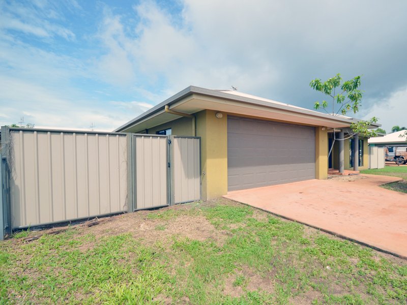 Photo - 3 Sunbird Ct , Rocky Point QLD 4874 - Image 3