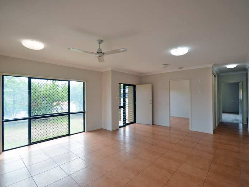 Photo - 3 Sunbird Ct , Rocky Point QLD 4874 - Image 8