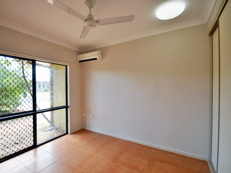 Photo - 3 Sunbird Ct , Rocky Point QLD 4874 - Image 9