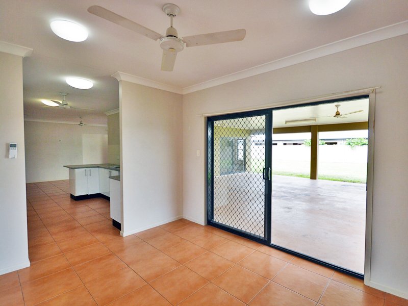 Photo - 3 Sunbird Ct , Rocky Point QLD 4874 - Image 10