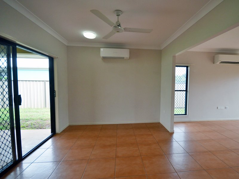 Photo - 3 Sunbird Ct , Rocky Point QLD 4874 - Image 11