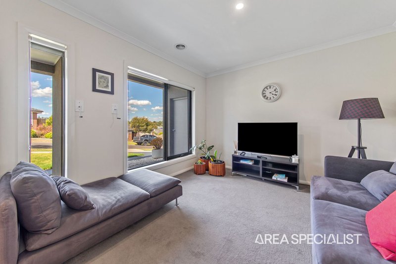 Photo - 3 Sunline Street, Drouin VIC 3818 - Image 5