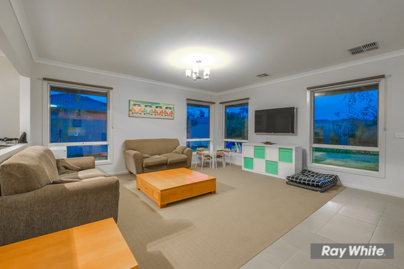 Photo - 3 Sunnyvale Rise, Truganina VIC 3029 - Image 9