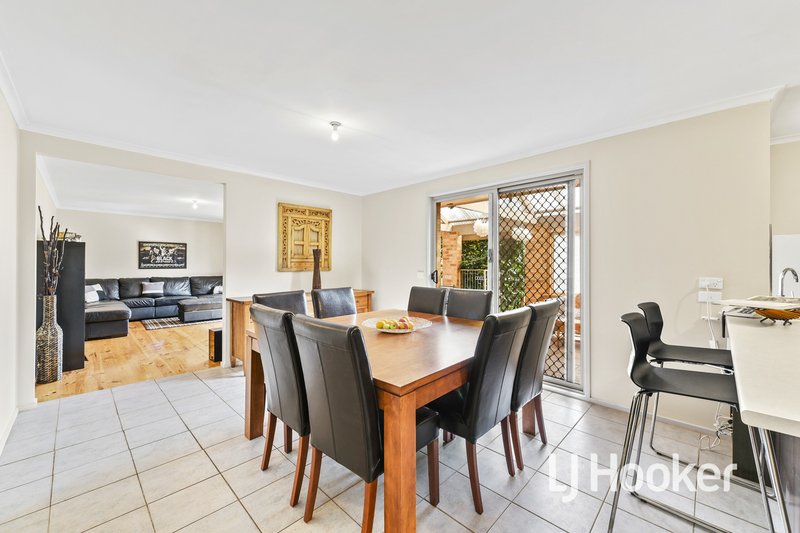 Photo - 3 Sunrise Court, Hampton Park VIC 3976 - Image 5