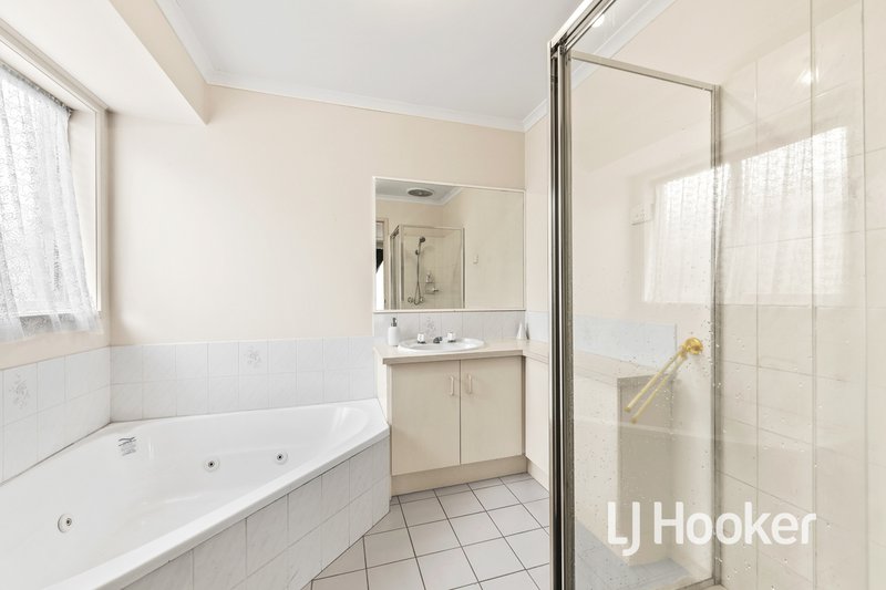 Photo - 3 Sunrise Court, Hampton Park VIC 3976 - Image 10