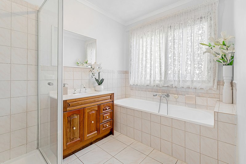 Photo - 3 Sutherland Way, Roxburgh Park VIC 3064 - Image 13