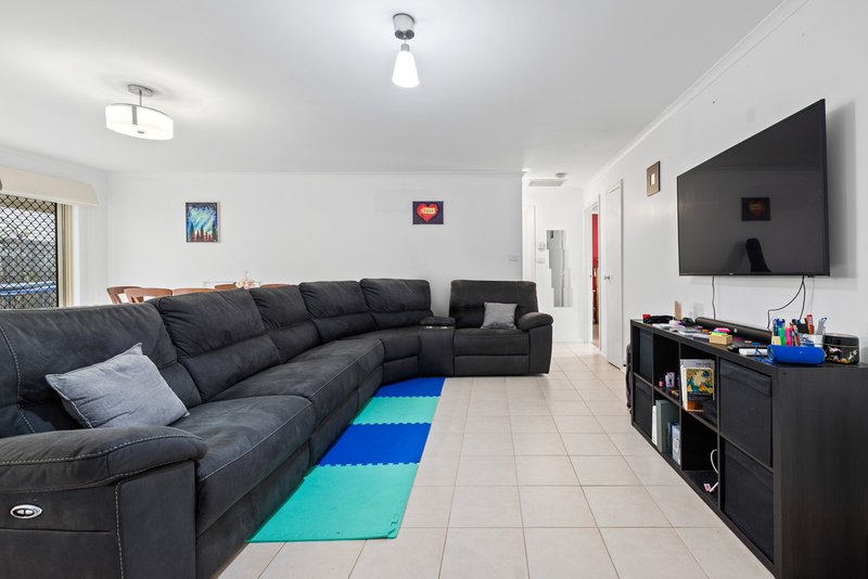 Photo - 3 Swaran Way, Werribee VIC 3030 - Image 4