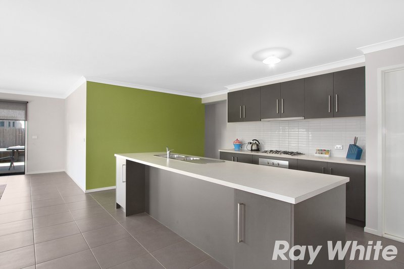 Photo - 3 Sweet Pea Drive, Pakenham VIC 3810 - Image 6