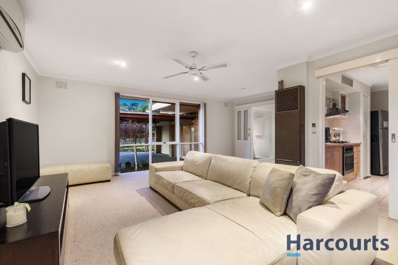 Photo - 3 Teddington Way, Wantirna VIC 3152 - Image 4