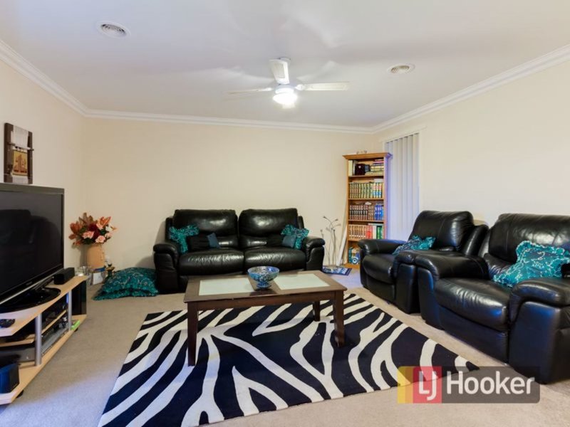 Photo - 3 Tekarra Drive, Hampton Park VIC 3976 - Image 3