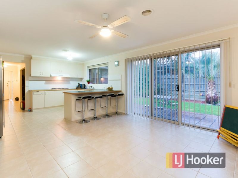 Photo - 3 Tekarra Drive, Hampton Park VIC 3976 - Image 4