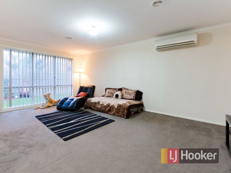 Photo - 3 Tekarra Drive, Hampton Park VIC 3976 - Image 6