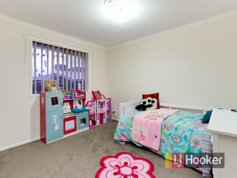 Photo - 3 Tekarra Drive, Hampton Park VIC 3976 - Image 10