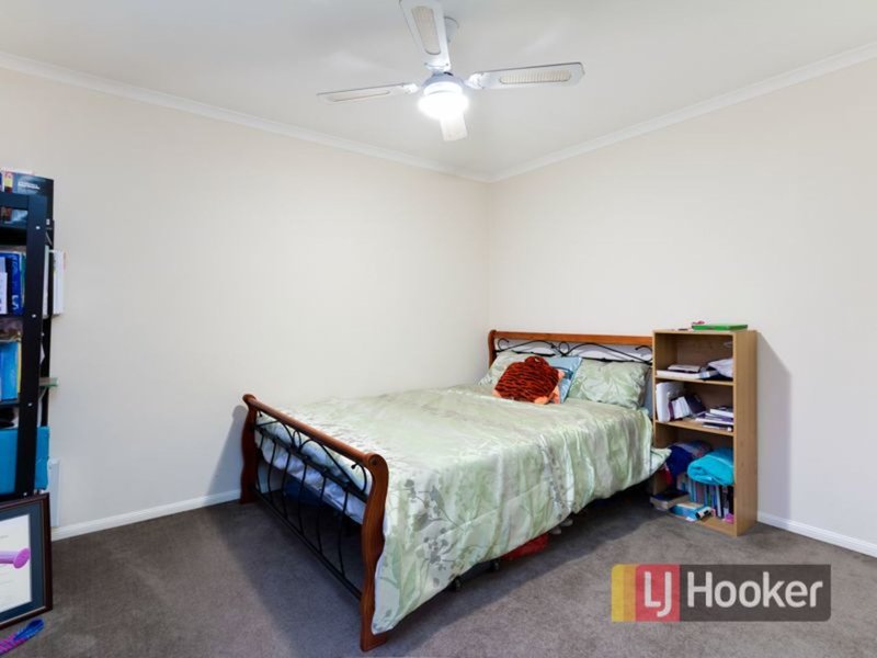 Photo - 3 Tekarra Drive, Hampton Park VIC 3976 - Image 12