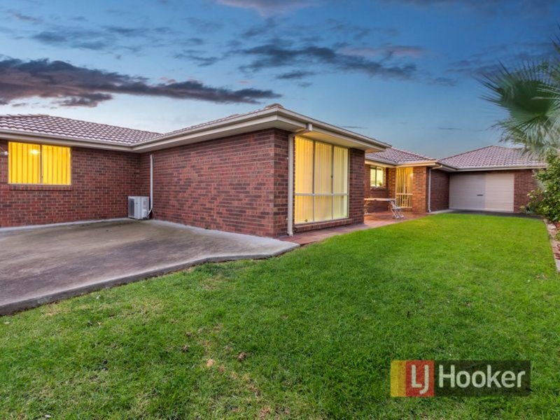 Photo - 3 Tekarra Drive, Hampton Park VIC 3976 - Image 15