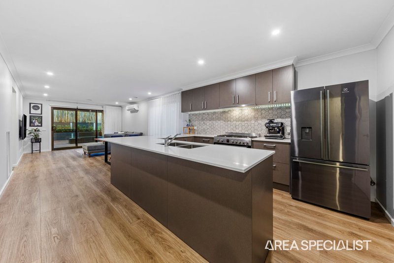 Photo - 3 Teressa Way, Pakenham VIC 3810 - Image 3