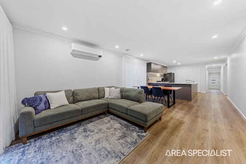 Photo - 3 Teressa Way, Pakenham VIC 3810 - Image 5