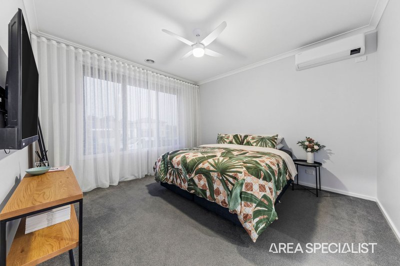 Photo - 3 Teressa Way, Pakenham VIC 3810 - Image 7