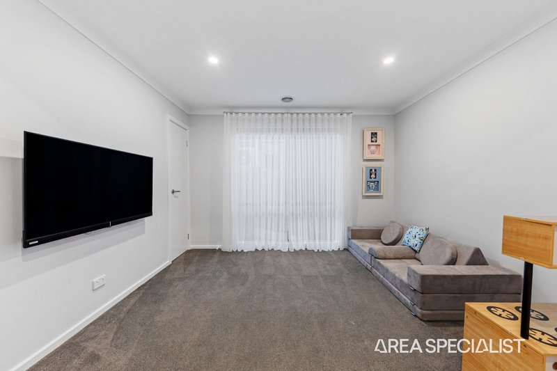 Photo - 3 Teressa Way, Pakenham VIC 3810 - Image 10