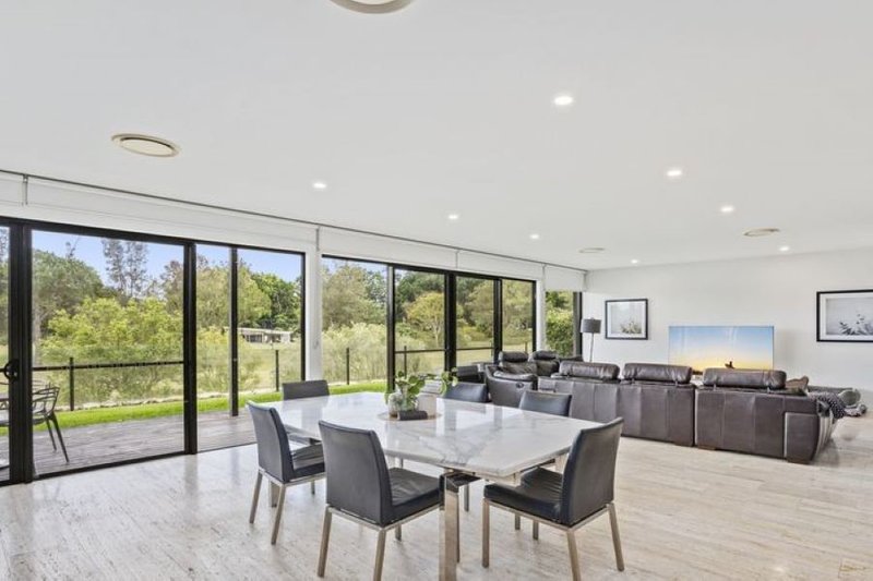 Photo - 3 The Boulevarde , Benowa QLD 4217 - Image 3