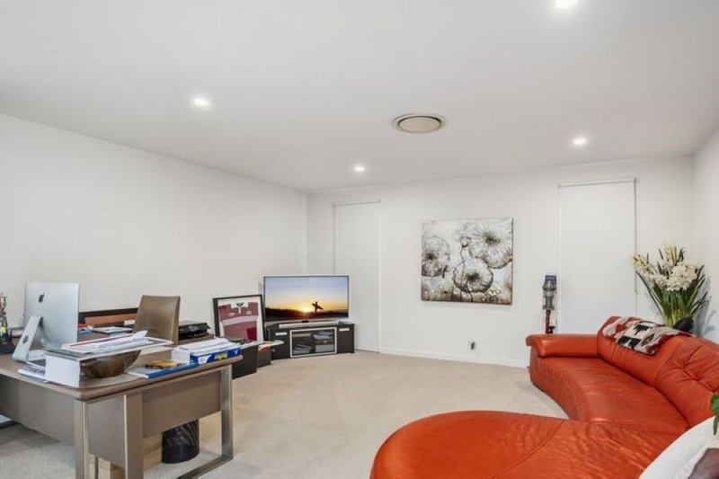Photo - 3 The Boulevarde , Benowa QLD 4217 - Image 6
