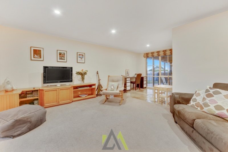 Photo - 3 Tisdall Drive, Langwarrin VIC 3910 - Image 6