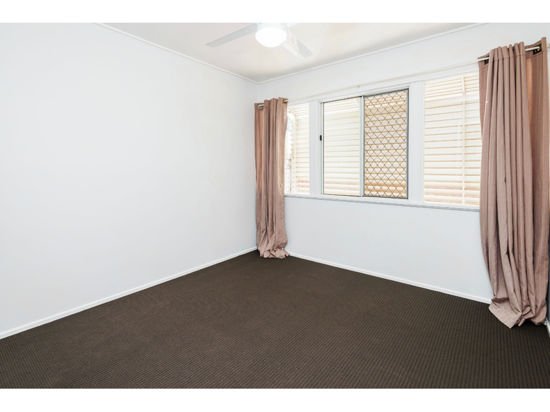 Photo - 3 Togar Street, Mansfield QLD 4122 - Image 6