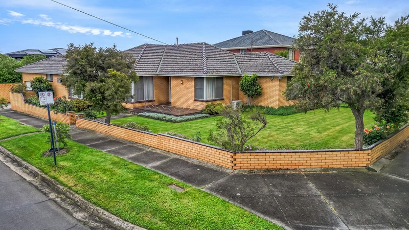 Photo - 3 Toirram Road, Mount Waverley VIC 3149 - Image 2