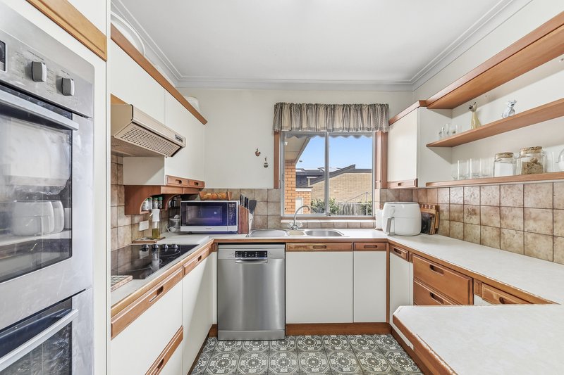 Photo - 3 Toirram Road, Mount Waverley VIC 3149 - Image 6