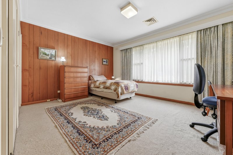 Photo - 3 Toirram Road, Mount Waverley VIC 3149 - Image 7