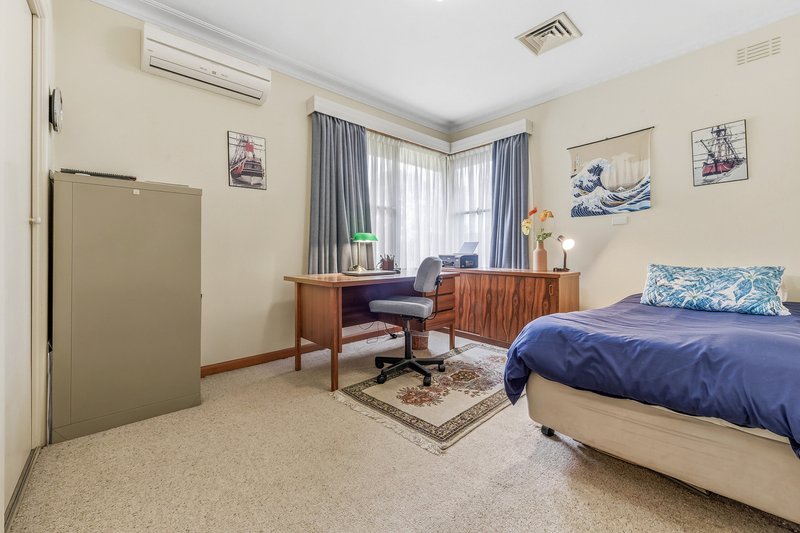 Photo - 3 Toirram Road, Mount Waverley VIC 3149 - Image 10